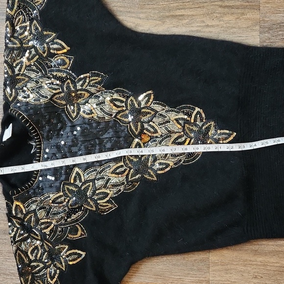 Vtg Heavily beaded and embellished black Gold angora blend sweater Sz L - Picture 9 of 9